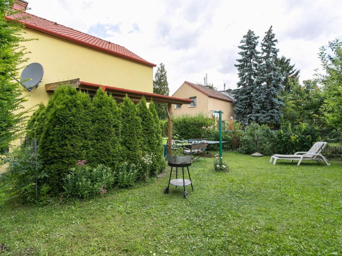 Lively Holiday Home In Wien With Private Garden Exterior foto